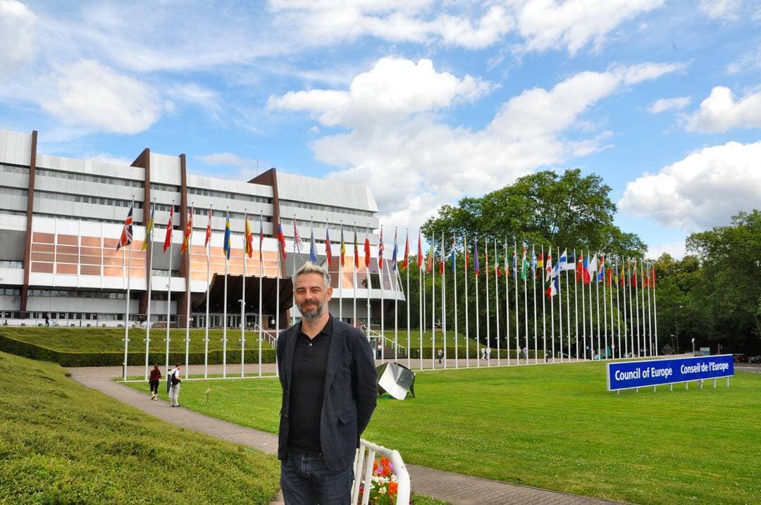 Get away, Find Your Real Friends! Get away, Find Your Real Friends!